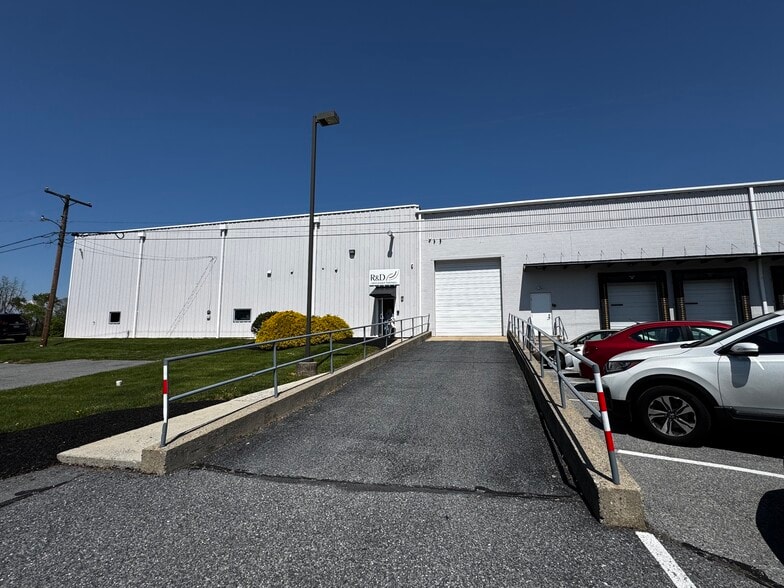 1660 E Race St, Allentown, PA for lease - Building Photo - Image 2 of 10