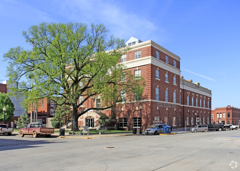 201 W Oklahoma Ave, Guthrie, OK à louer - Photo principale - Image 1 de 7