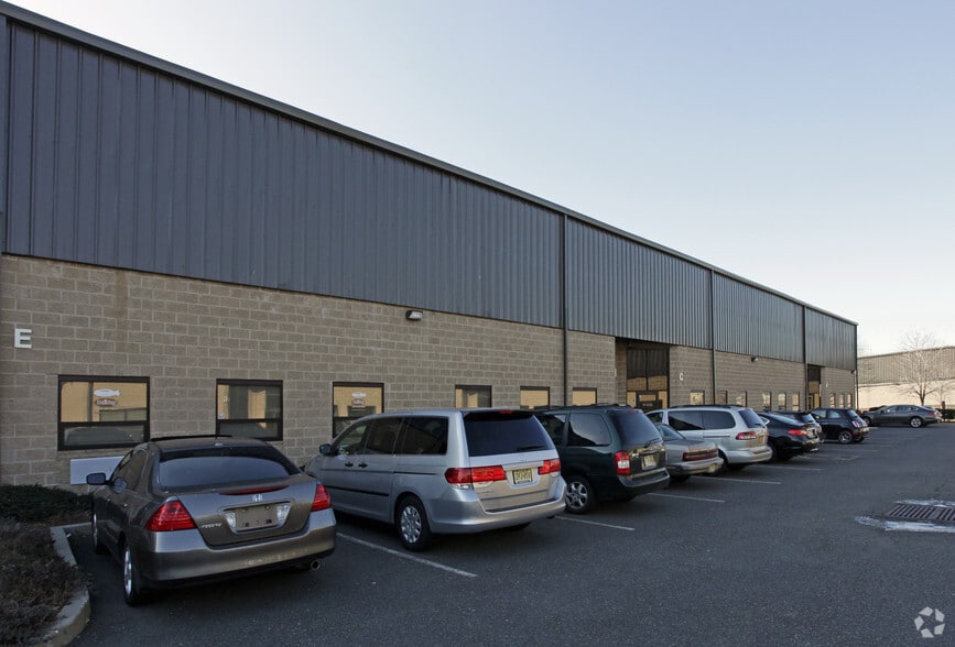 200 Gates Rd, Little Ferry, NJ for lease - Building Photo - Image 2 of 8