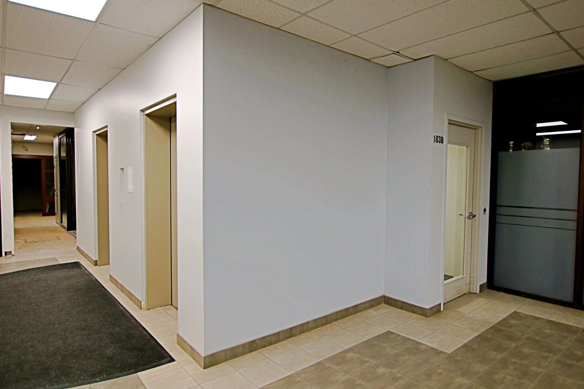 9816 Hardin St, Fort McMurray, AB for lease Interior Photo- Image 1 of 4