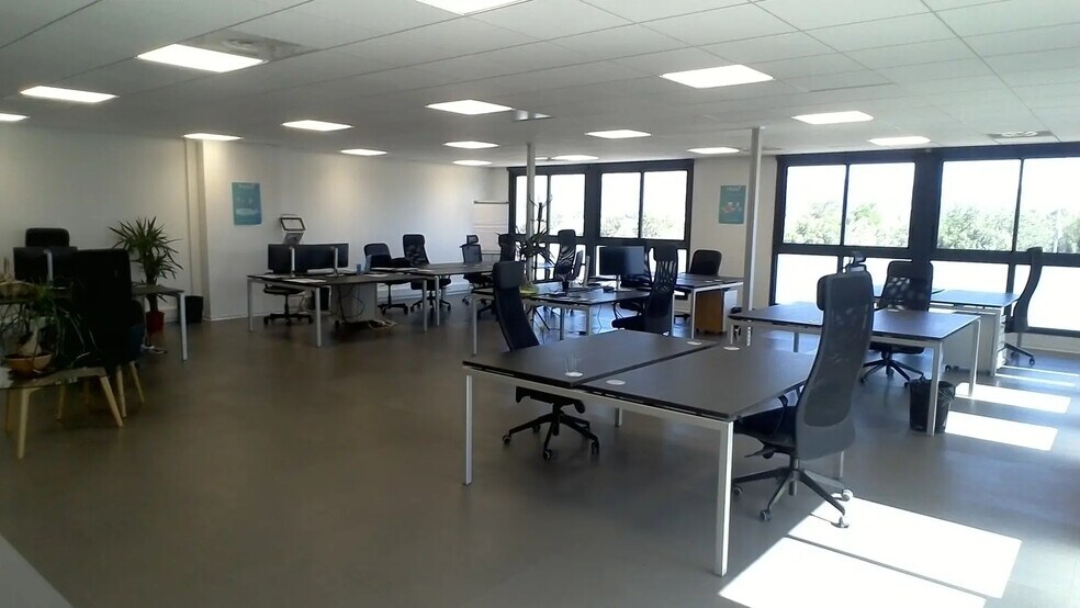 Bureau dans Aubagne à louer - Photo du bâtiment - Image 3 de 8