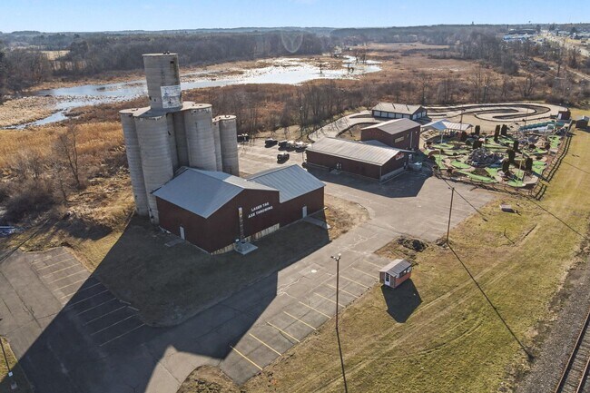 More details for 3883 Carleton Rd, Hillsdale, MI - Sports & Entertainment for Sale