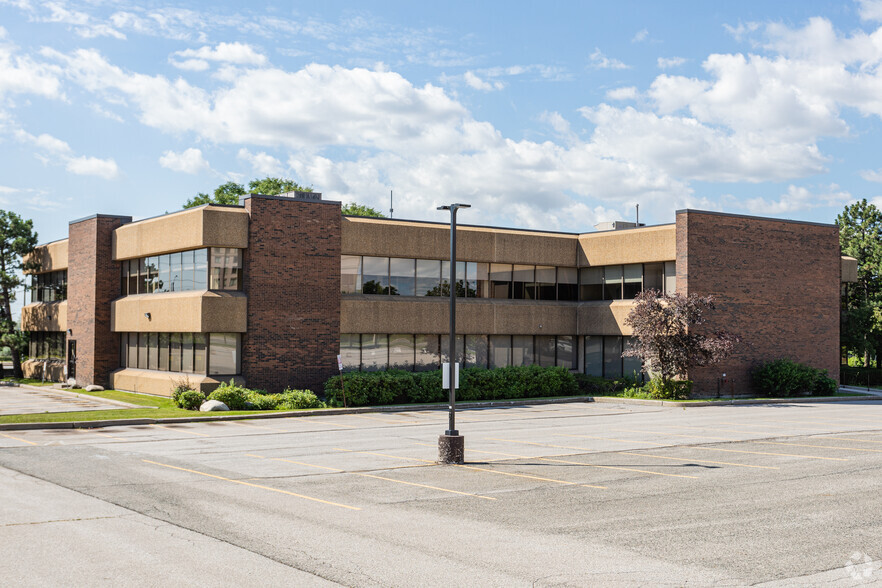 165 Attwell Dr, Toronto, ON for lease - Primary Photo - Image 1 of 3