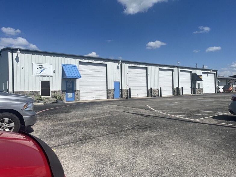 701 Bear Cat Rd, Aledo, TX à louer - Photo du bâtiment - Image 2 de 3