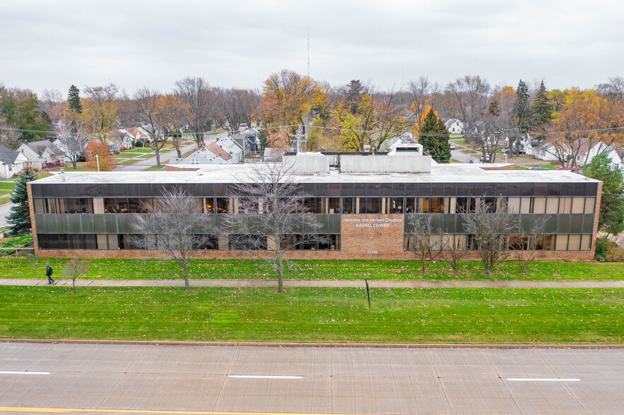 15999 W Twelve Mile Rd, Southfield, MI for sale - Building Photo - Image 1 of 1