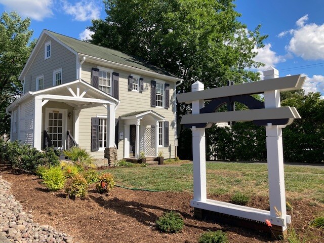 1821 Cumberland Ave, Charlotte, NC à louer Photo du bâtiment- Image 1 de 15