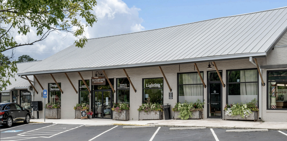 5486-5498 Peachtree Rd, Atlanta, GA for lease - Building Photo - Image 1 of 1