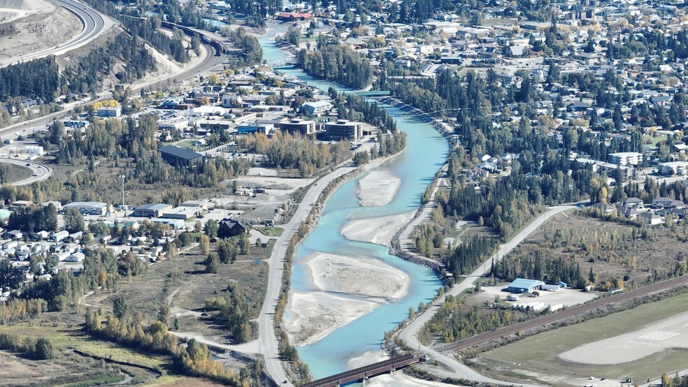 1000 Kicking Horse Drive Dr, Golden, BC à vendre - Photo du b timent - Image 2 de 3