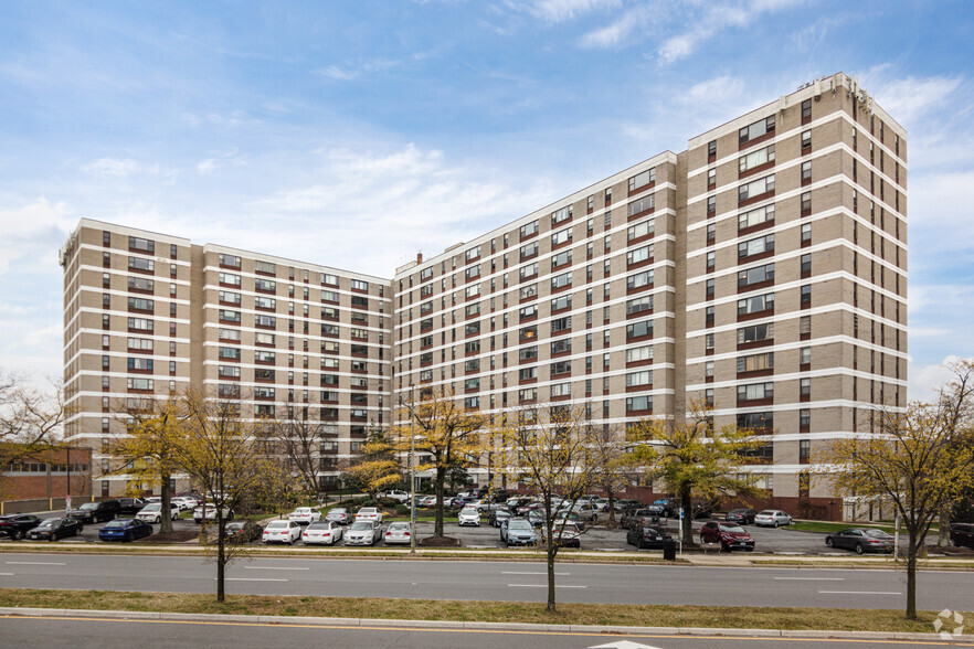 4600 Duke St, Alexandria, VA à louer - Photo du bâtiment - Image 1 de 21