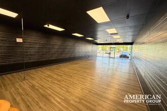 3226-3246 Clark Rd, Sarasota, FL for lease Interior Photo- Image 1 of 6