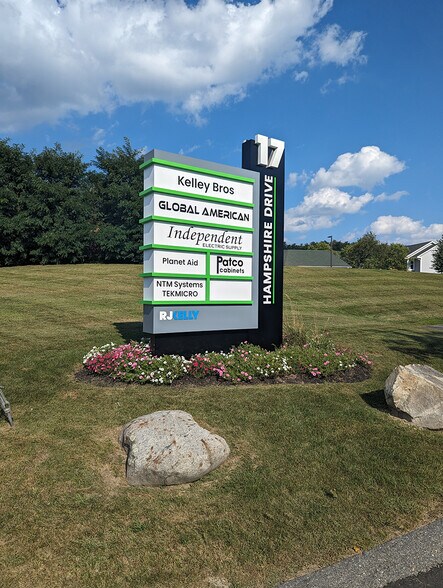 17 Hampshire Dr, Hudson, NH à louer - Photo du bâtiment - Image 2 de 2