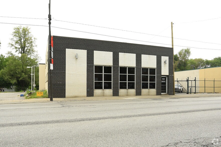 4529 Detroit Ave, Cleveland, OH à louer - Photo du bâtiment - Image 3 de 4