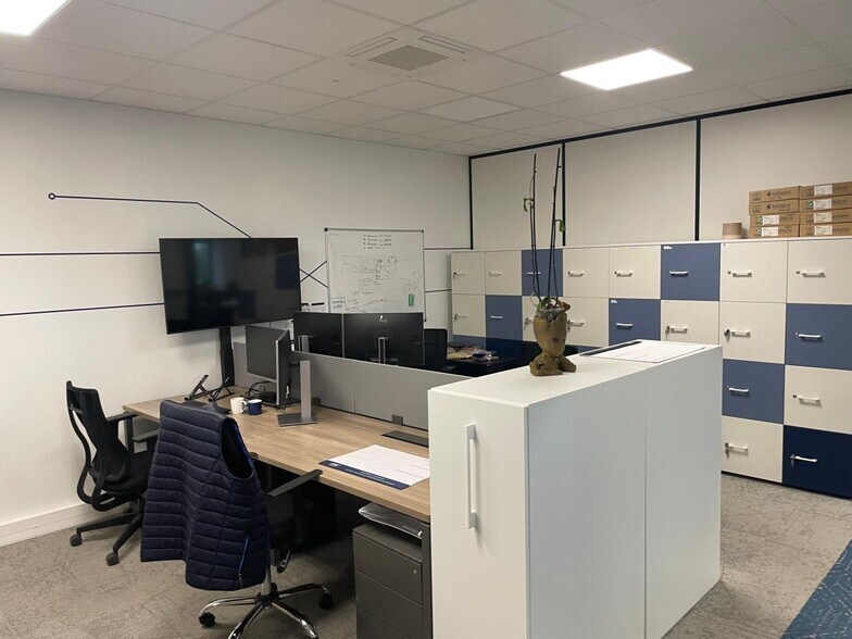 Office in Roissy-en-France for lease - Interior Photo - Image 3 of 11