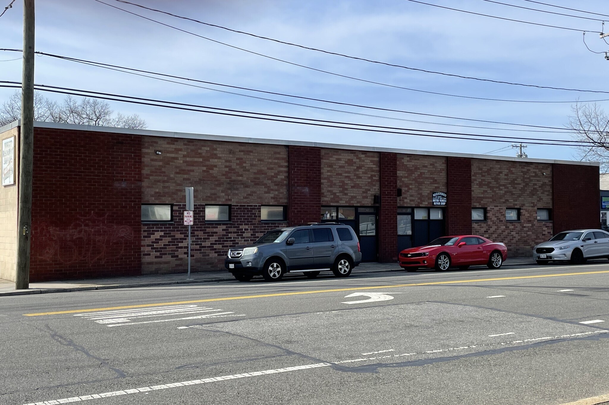 651-655 W Hoffman Ave, Lindenhurst, NY à louer Photo du bâtiment- Image 1 de 10