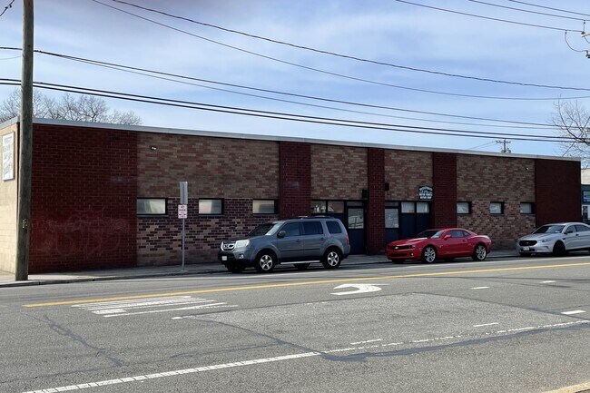 Plus de détails pour 651-655 W Hoffman Ave, Lindenhurst, NY - Industriel à louer