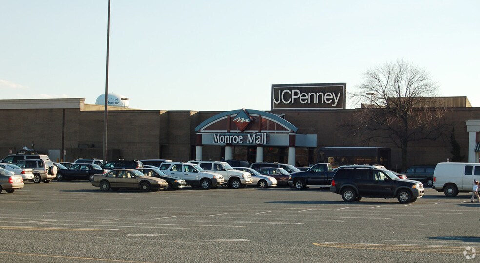 2115 W Roosevelt Blvd, Monroe, NC à louer - Photo du bâtiment - Image 2 de 15