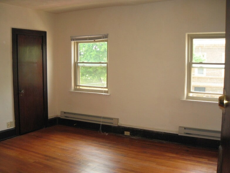 2240 Norwood Ave, Cincinnati, OH for sale - Building Photo - Image 3 of 10