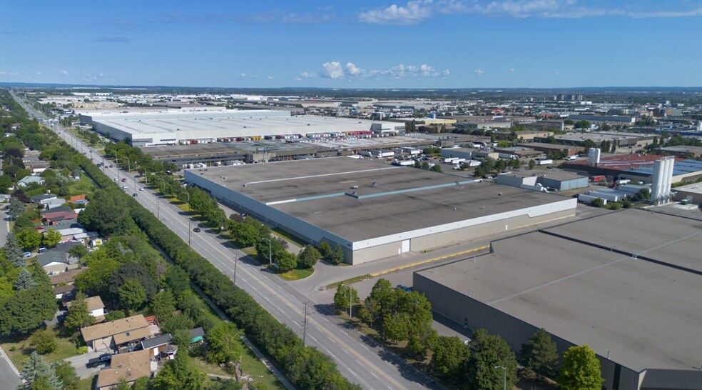 8705 Torbram Rd, Brampton, ON à louer - Vidéo sur l’inscription commerciale - Image 3 de 25