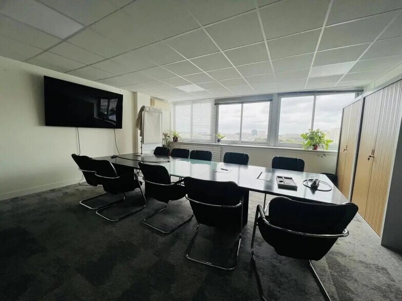 Office in Nanterre for sale - Interior Photo - Image 3 of 5