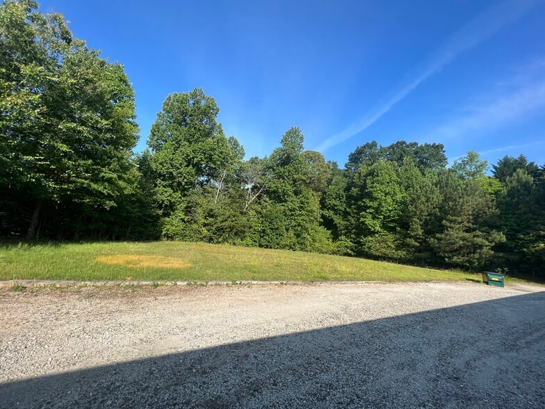 166 Commerce Pky, Cornelia, GA for lease - Building Photo - Image 3 of 7