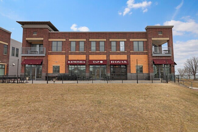 Plus de détails pour 115-125 56th St, Kenosha, WI - Commerce de détail à vendre