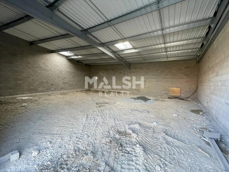 Retail in Dardilly for lease - Interior Photo - Image 2 of 4