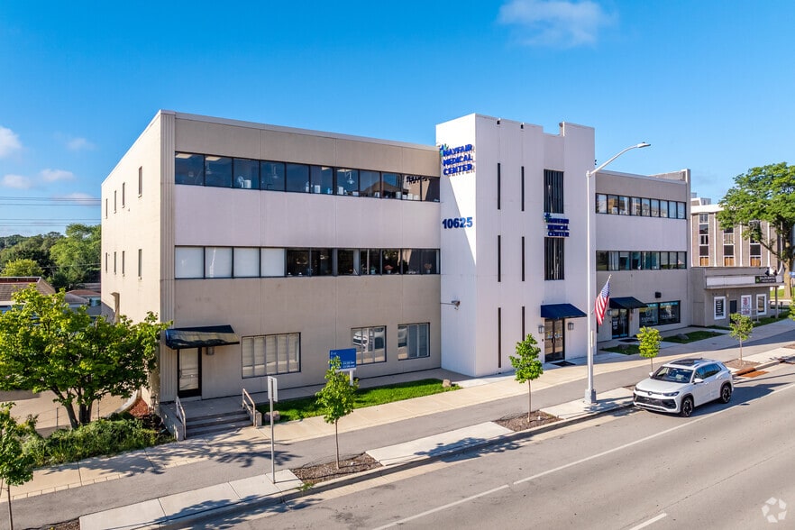 10625 W North Ave, Milwaukee, WI for lease - Building Photo - Image 1 of 32