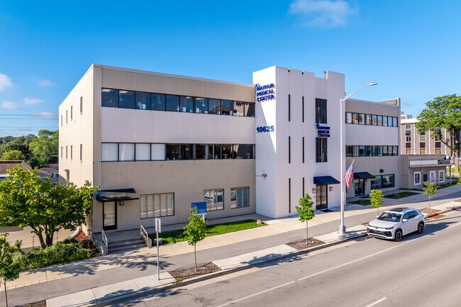 Plus de détails pour 10625 W North Ave, Milwaukee, WI - Plusieurs types d'espaces à louer