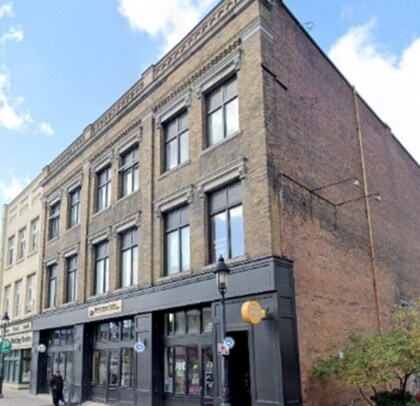 44 Queen St S, Kitchener, ON à vendre - Photo principale - Image 1 de 1