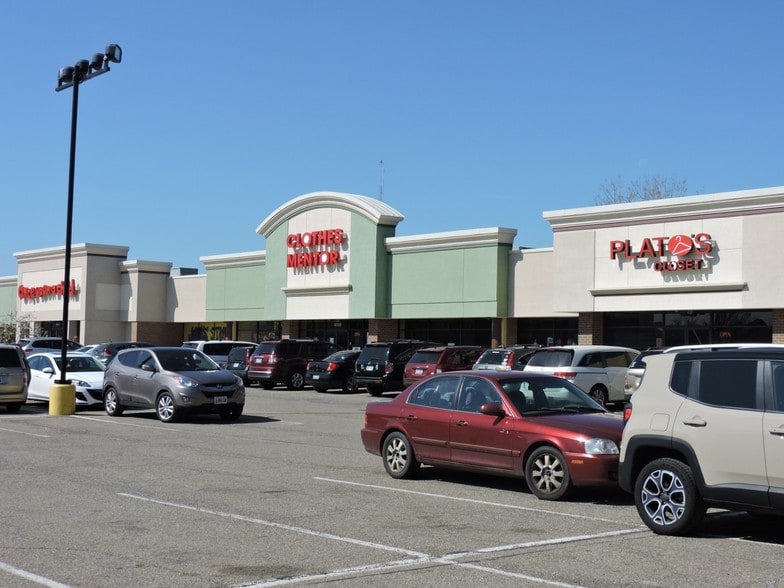 4695-4725 Dressler Rd NW, Canton, OH for lease - Building Photo - Image 2 of 7