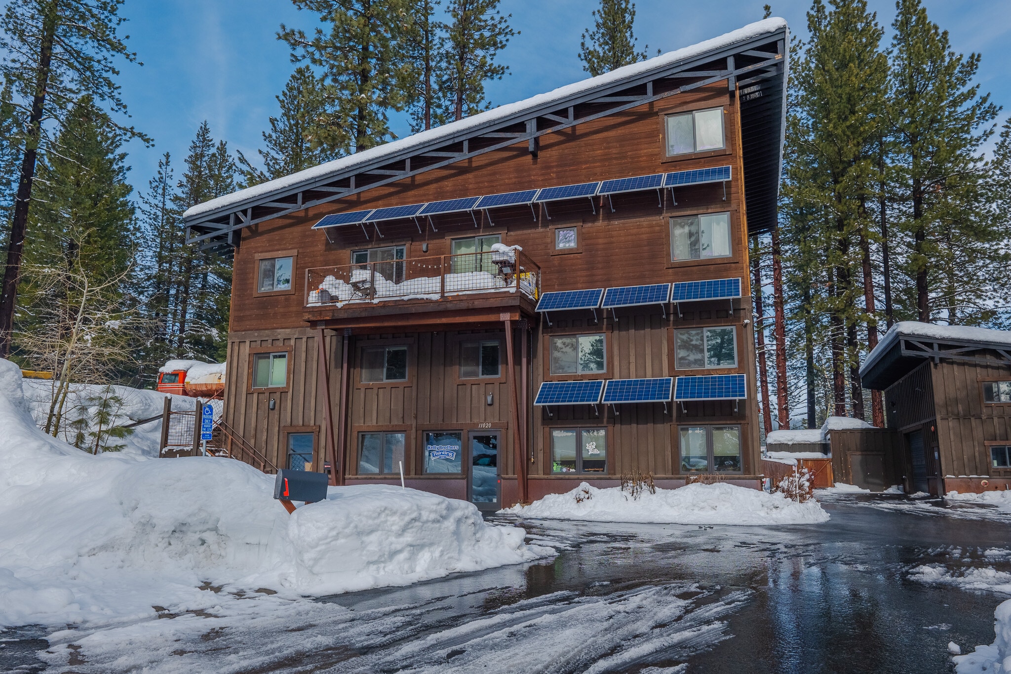 11020 Trails End Ct, Truckee, CA for lease Primary Photo- Image 1 of 27
