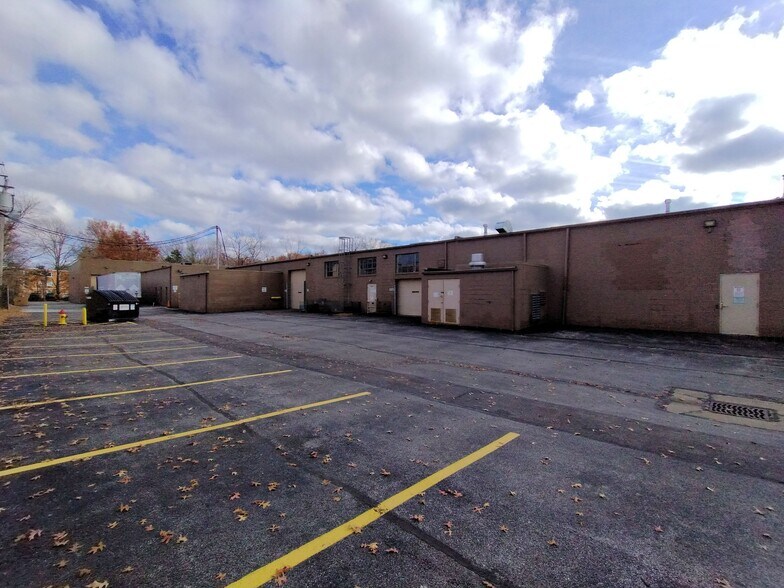 4413 Hamann Ind Pky, Willoughby, OH à vendre - Photo du bâtiment - Image 3 de 22