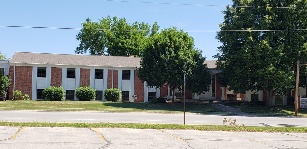 916 Willard Dr, Ashwaubenon, WI à louer - Photo du bâtiment - Image 2 de 4