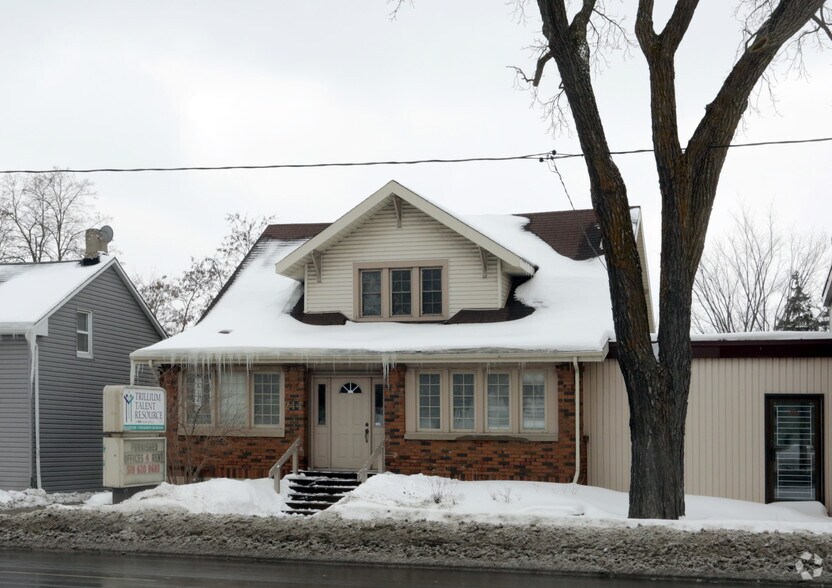 244 Water St N, Cambridge, ON à louer - Photo du bâtiment - Image 2 de 3