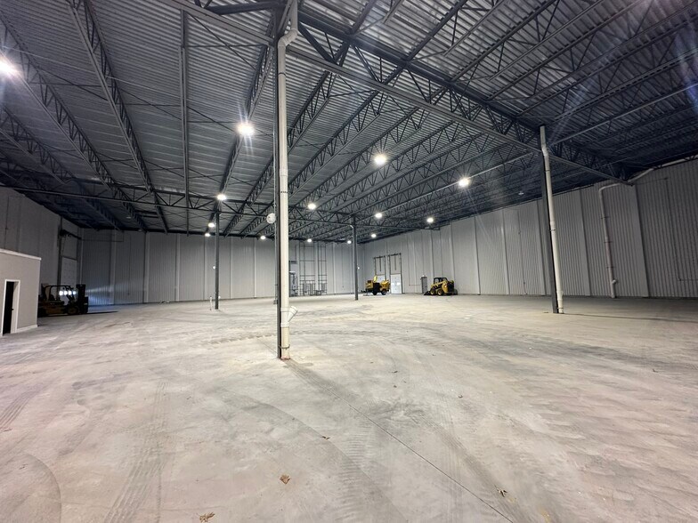 57 Recycle Dr, Topsham, ME à louer - Photo du bâtiment - Image 3 de 3