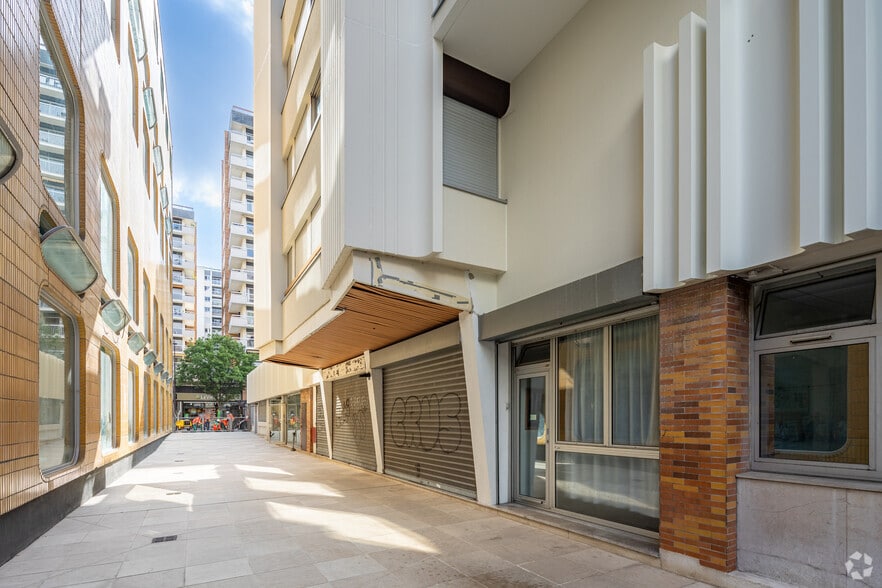 62 Rue Amelot, Paris à vendre - Photo du bâtiment - Image 3 de 3