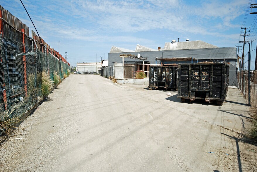 1515 S Evergreen Ave, Los Angeles, CA à louer - Photo du bâtiment - Image 3 de 6