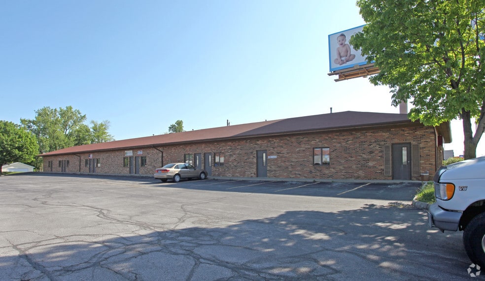 916 W Coliseum Blvd, Fort Wayne, IN à louer - Photo du bâtiment - Image 3 de 9