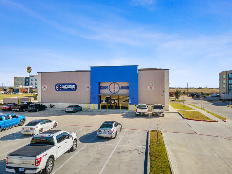 214 Market Center Dr, Terrell, TX à vendre - Photo du bâtiment - Image 2 de 14