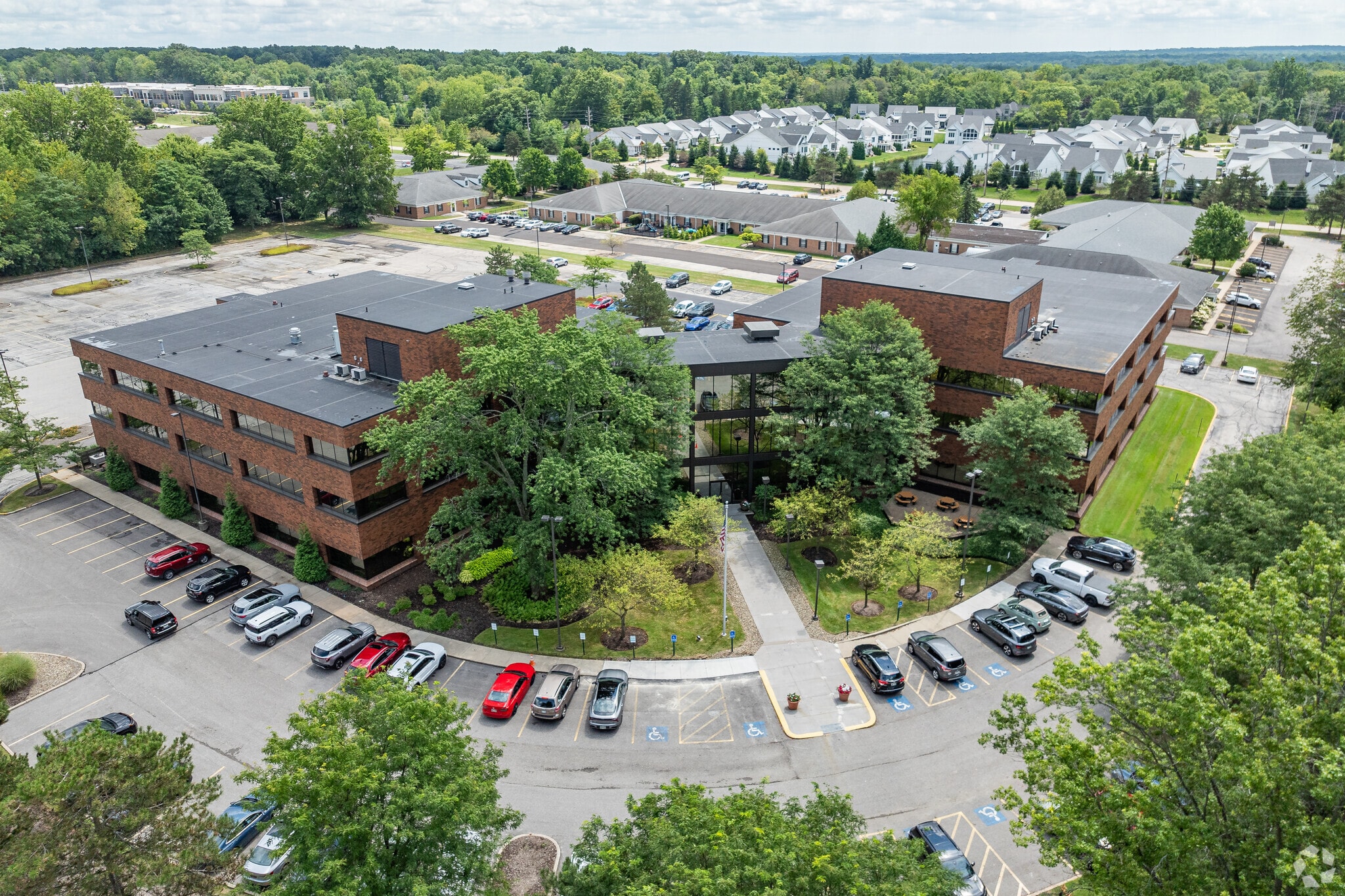 6000 Parkland Blvd, Mayfield Heights, OH à louer Aérien- Image 1 de 14