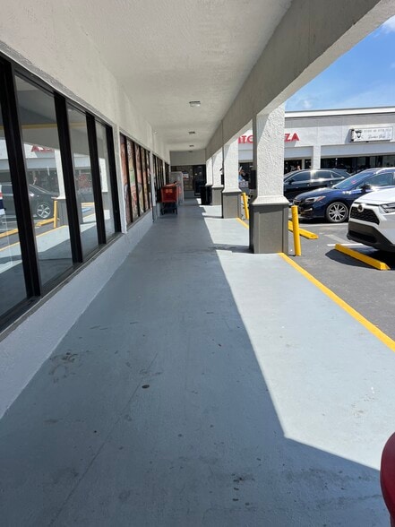 1217-1239 Kass Cir, Spring Hill, FL for lease - Building Photo - Image 3 of 5