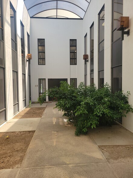 3293 Harrison Blvd, Ogden, UT à louer - Photo du bâtiment - Image 2 de 11