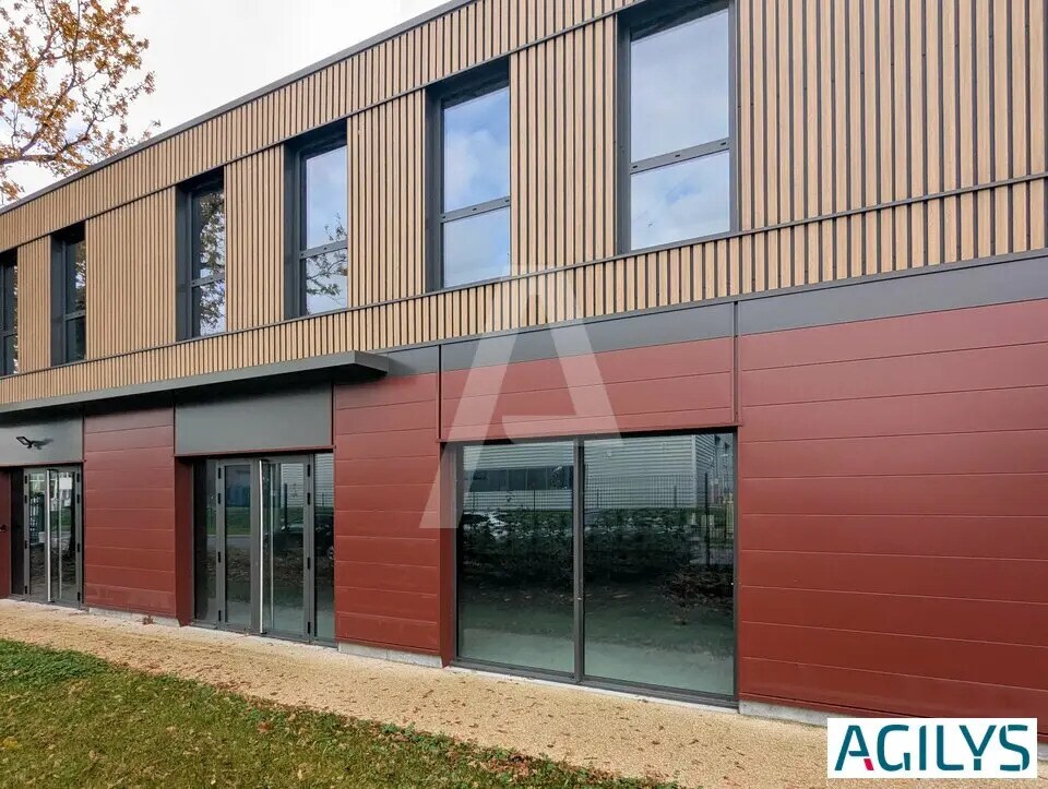 Flex in Marcoussis for sale Building Photo- Image 1 of 10