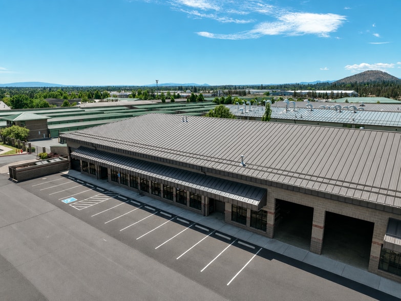 63056 NE Lower Meadow Dr, Bend, OR for lease - Building Photo - Image 1 of 14