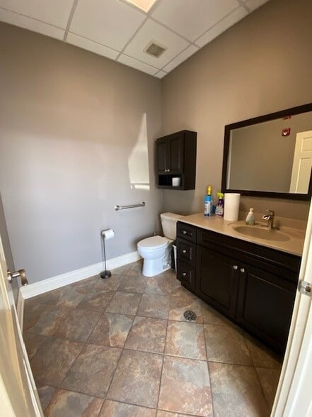 6880 River Rd, Hodgkins, IL for lease - Interior Photo - Image 2 of 11