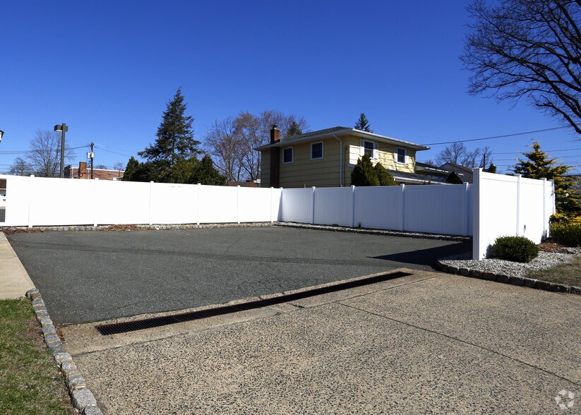 124 Westfield Ave, Clark, NJ à louer - Photo du bâtiment - Image 3 de 5