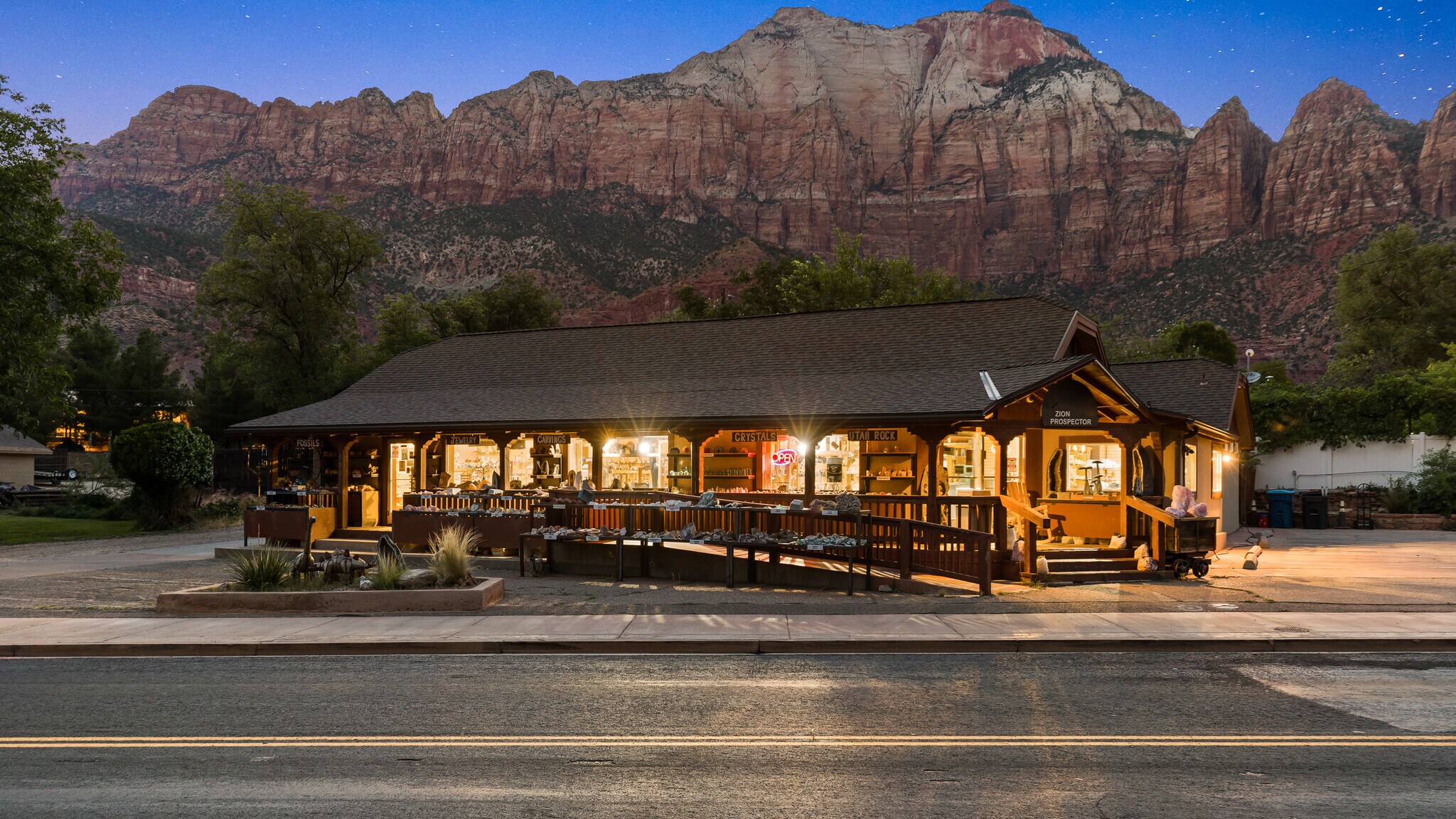694 Zion Park Blvd, Springdale, UT à vendre Photo du bâtiment- Image 1 de 59