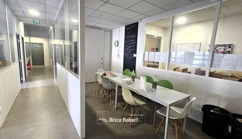 Office in Lyon for lease Interior Photo- Image 1 of 10