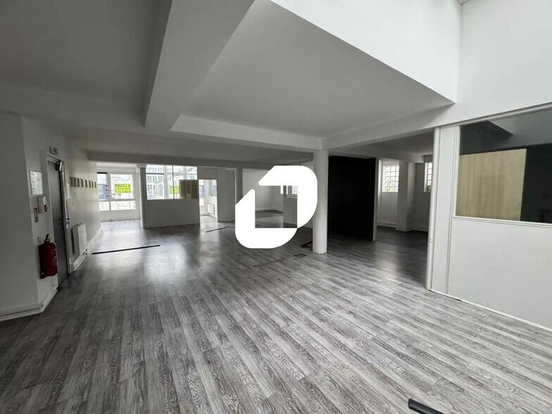 Bureau dans Montrouge à louer - Photo du bâtiment - Image 3 de 11