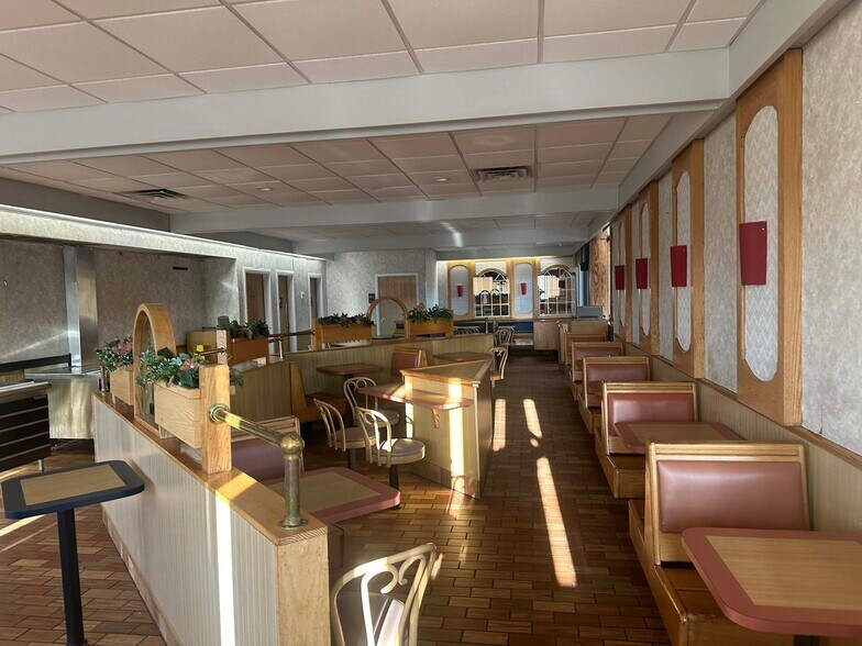 615 Scranton Carbondale Hwy, Archbald, PA for sale - Interior Photo - Image 3 of 7